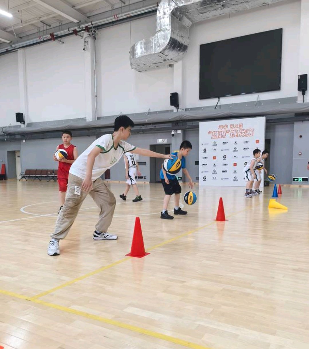 青少年篮球训练班